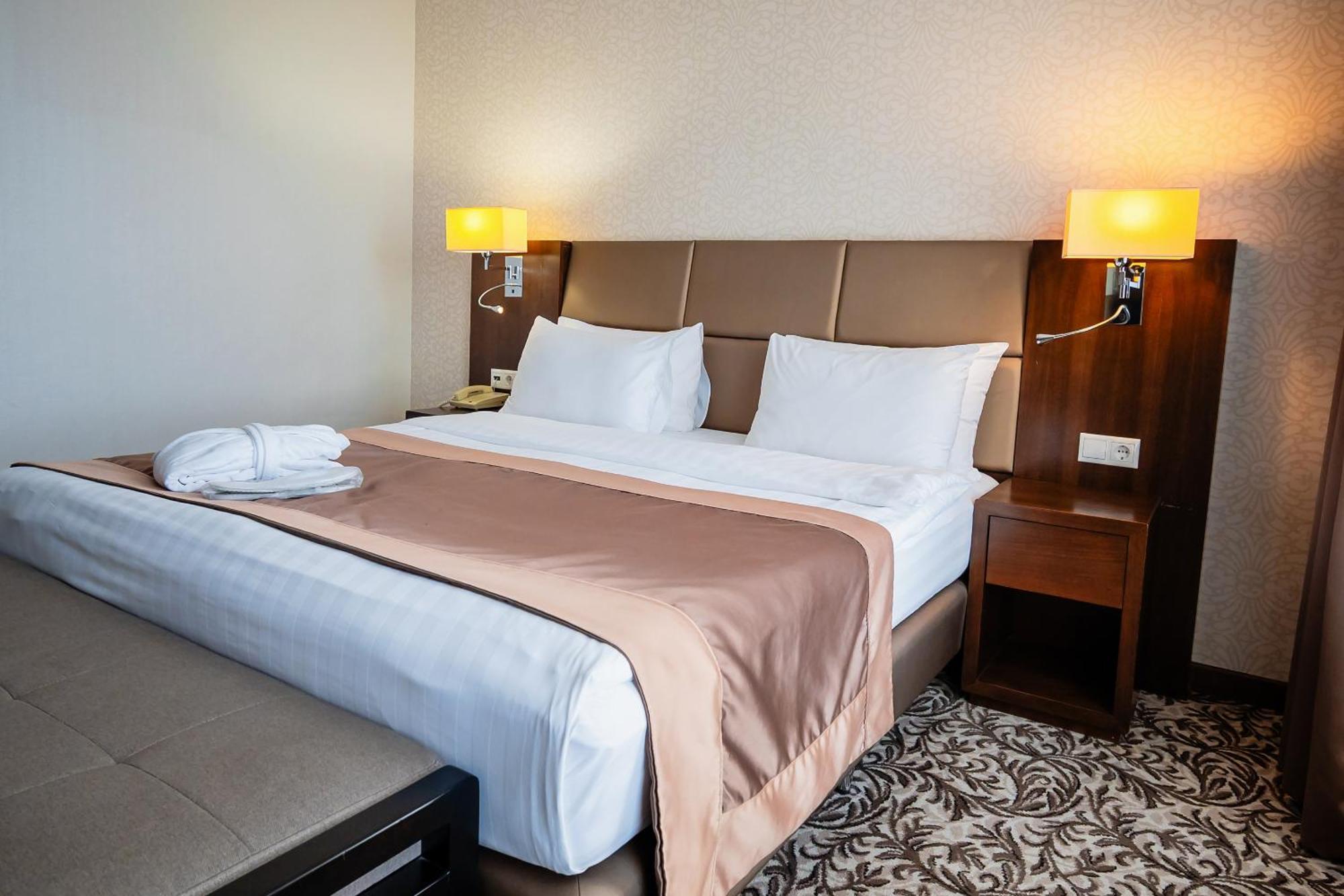 Holiday Inn Aktau By Ihg Εξωτερικό φωτογραφία