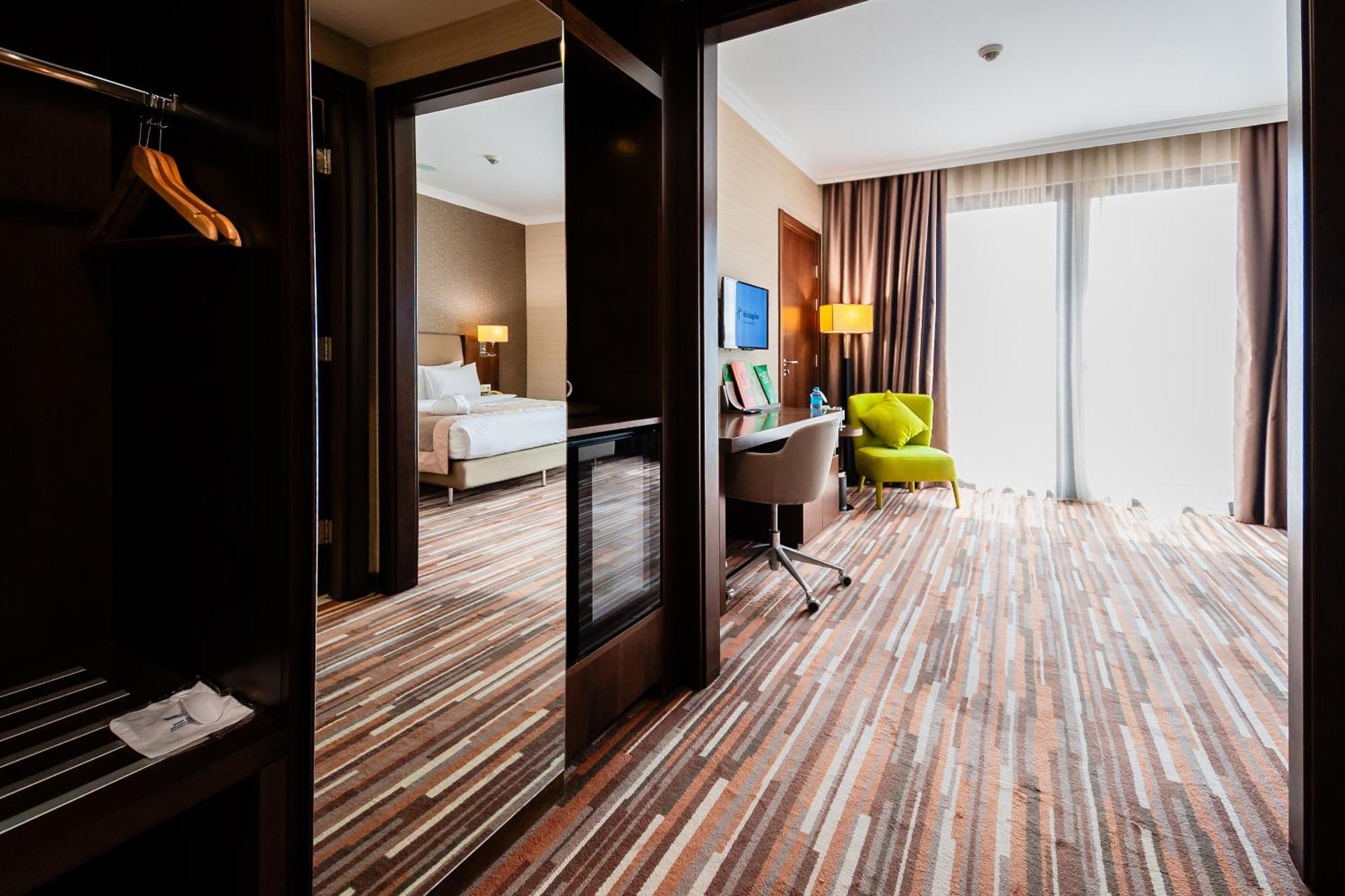Holiday Inn Aktau By Ihg Εξωτερικό φωτογραφία