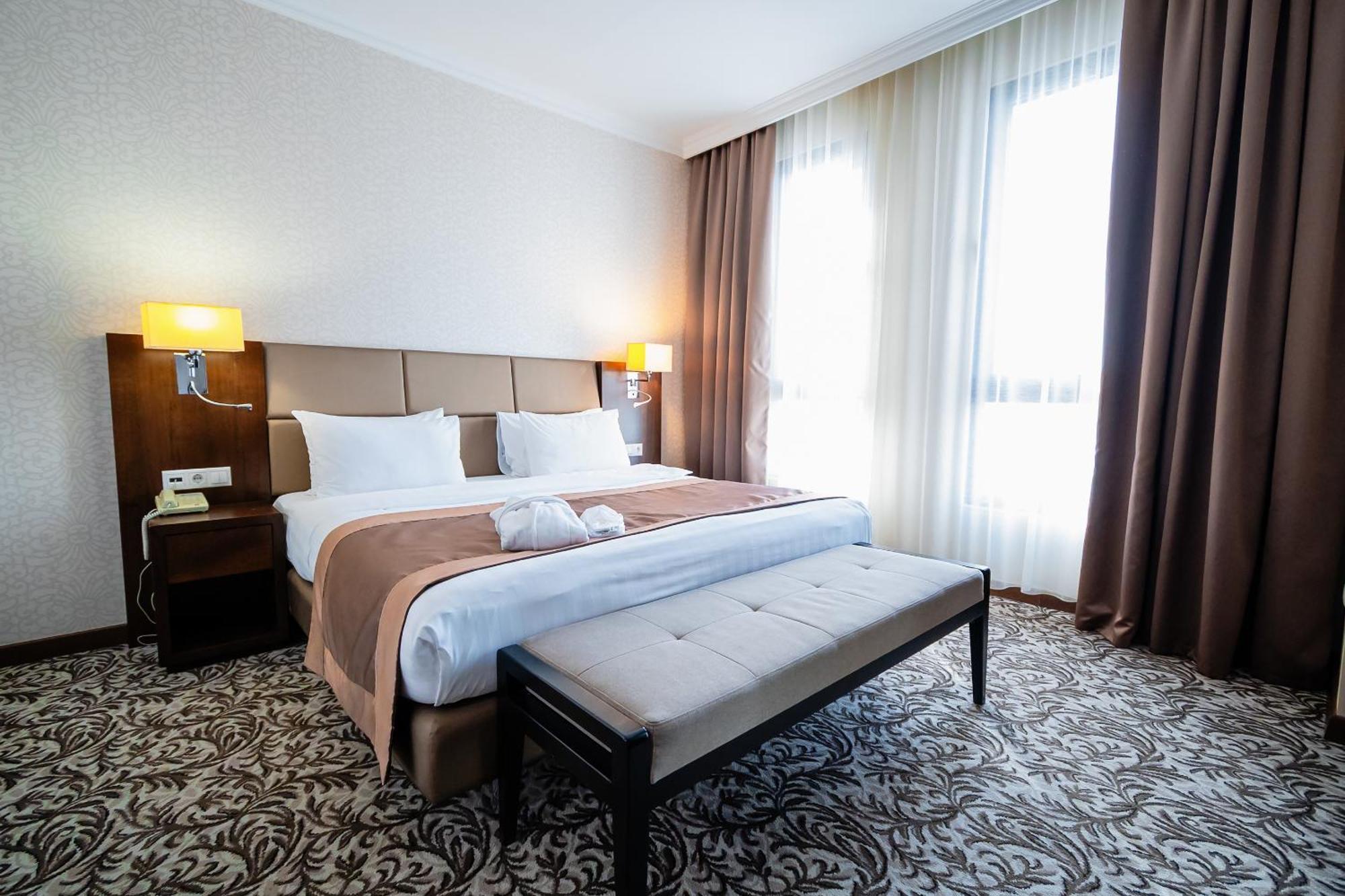 Holiday Inn Aktau By Ihg Εξωτερικό φωτογραφία