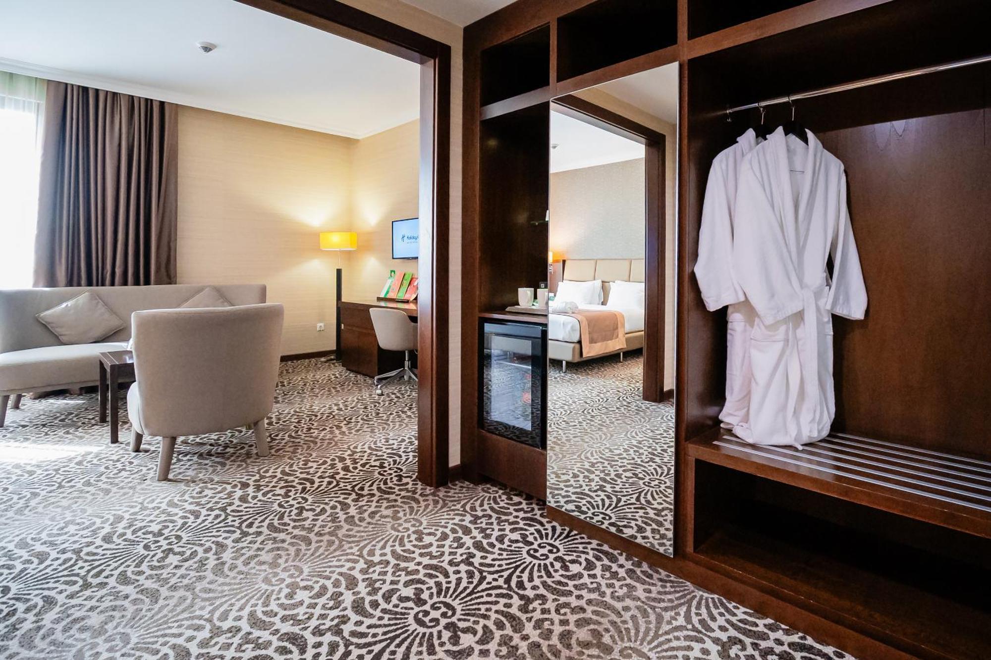 Holiday Inn Aktau By Ihg Εξωτερικό φωτογραφία